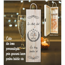 Cutie din lemn gravată pentru butelie vin cu mesajul: Cel mai bun TATĂ şi SOŢ - La Mulţi Ani!